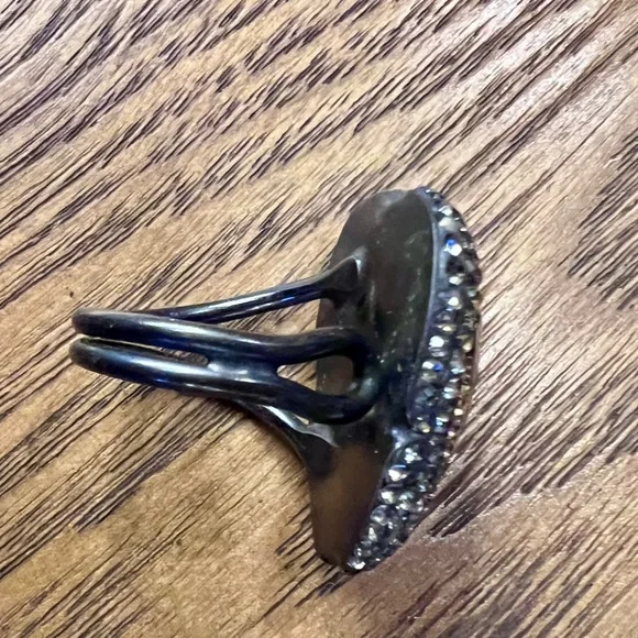 Price drop- raw gemstone ring with 2 tone crystal halo set in oxidized sterling - Picture 3 of 3